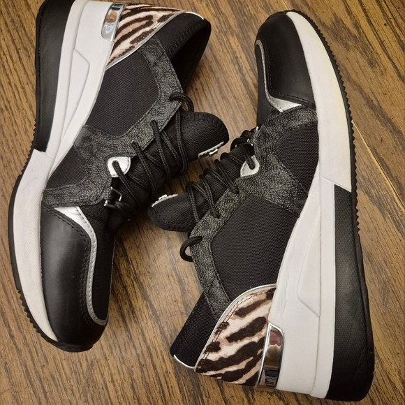 Michael Kors Black and White Sneakers with Sporty Aesthetic - Picture 1 of 5